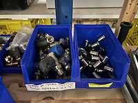 Partij koppelingen in stapelbakken - afbeelding 4 van  5