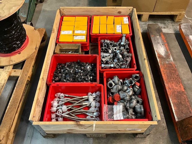 Partij koppelingen, relais en diversen - afbeelding 1 van  7