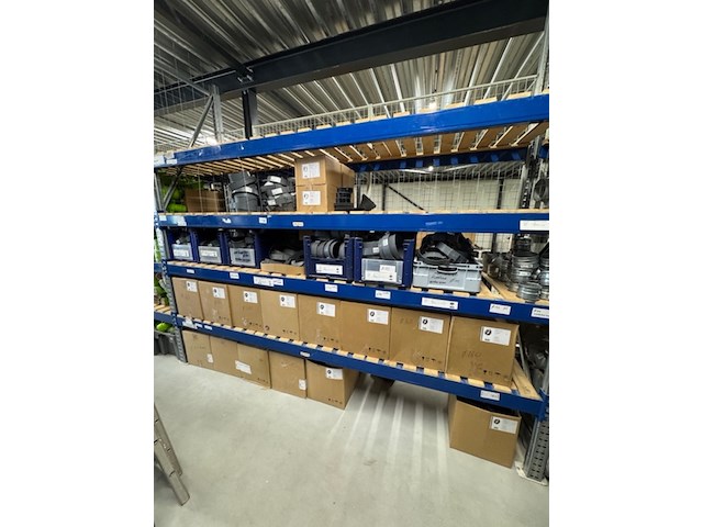 Partij koppelstukken en beugels, aerfoam en ubifit, grijs - afbeelding 1 van  14