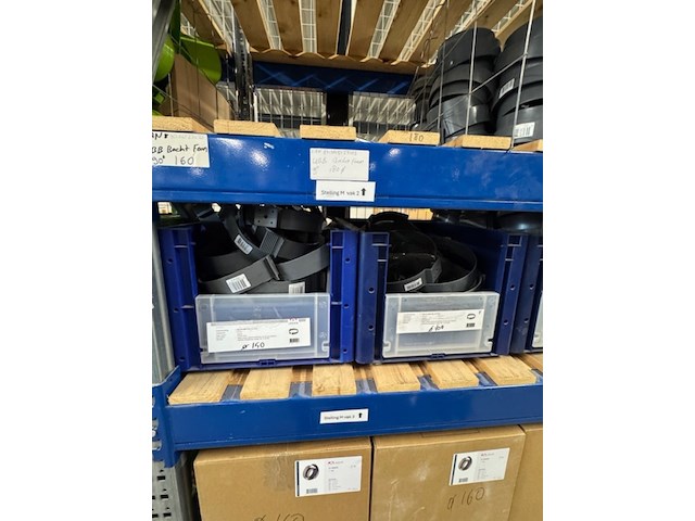 Partij koppelstukken en beugels, aerfoam en ubifit, grijs - afbeelding 12 van  14