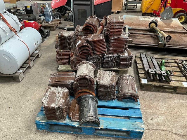 Partij koramic dakpannen - afbeelding 1 van  7