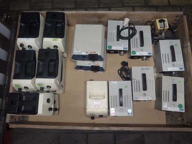 Partij koudlicht bronnen (leica & fiberlite) - afbeelding 3 van  11