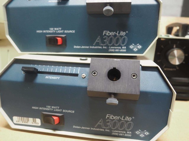Partij koudlicht bronnen (leica & fiberlite) - afbeelding 7 van  11
