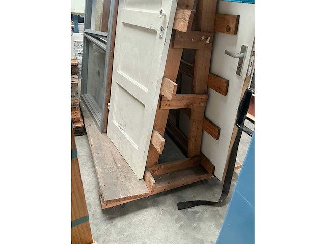 Partij kozijnen, ramen en deuren - afbeelding 4 van  4