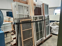 Partij kozijnen, ramen en deuren - afbeelding 1 van  4