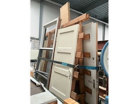 Partij kozijnen, ramen en deuren - afbeelding 3 van  4