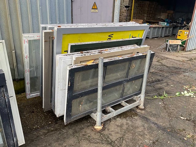 Partij kozijnen - afbeelding 1 van  7