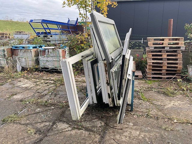 Partij kozijnen/deuren - afbeelding 2 van  6