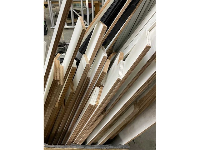 Partij kozijnlijsten en strips - afbeelding 3 van  11