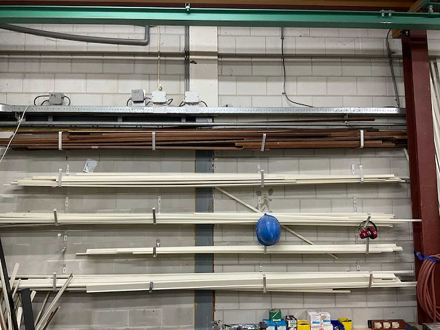 Partij kozijnlijsten en strips - afbeelding 1 van  11