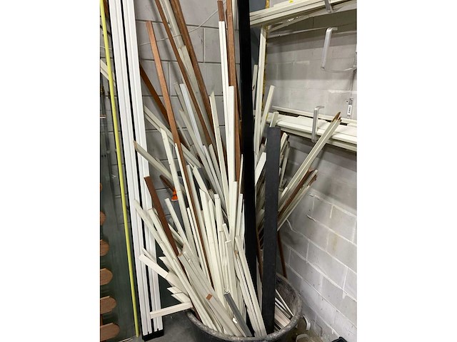 Partij kozijnlijsten en strips - afbeelding 5 van  11