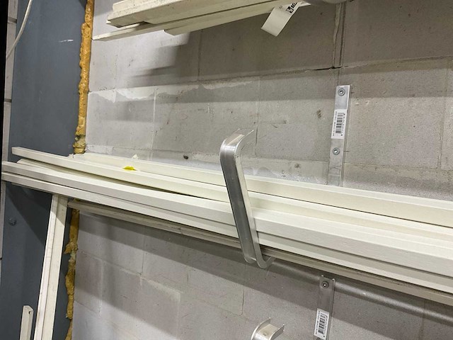 Partij kozijnlijsten en strips - afbeelding 7 van  11