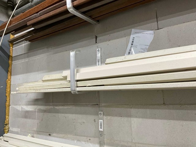 Partij kozijnlijsten en strips - afbeelding 8 van  11