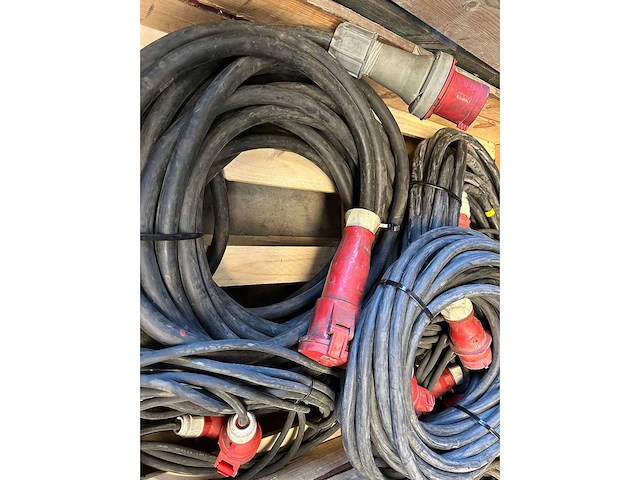 Partij krachtstroom kabels 400v in pallet - afbeelding 2 van  4