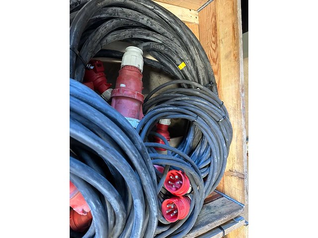 Partij krachtstroom kabels 400v in pallet - afbeelding 3 van  4