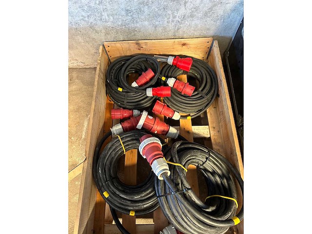 Partij krachtstroom kabels 400volt - afbeelding 1 van  1