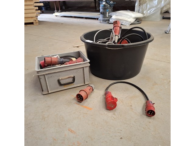 Partij krachtstroom kabels en koppelstukken - afbeelding 1 van  6