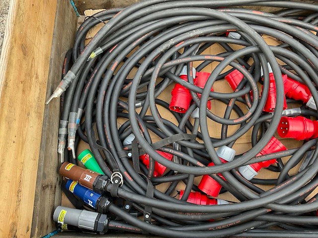 Partij krachtstroom kabels en powerlock - afbeelding 3 van  4