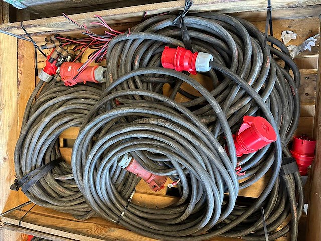 Partij krachtstroom kabels in kist lineax - 5g6 - power flow cable - afbeelding 2 van  2