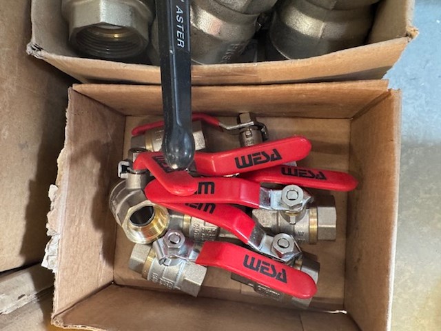 Partij kranen en afsluiters - afbeelding 3 van  21