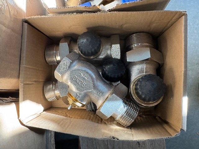 Partij kranen en afsluiters - afbeelding 5 van  21