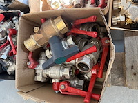 Partij kranen en afsluiters - afbeelding 6 van  21