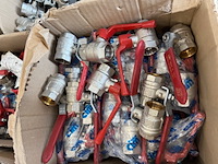 Partij kranen en afsluiters - afbeelding 8 van  21