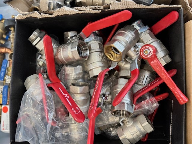 Partij kranen en afsluiters - afbeelding 9 van  21