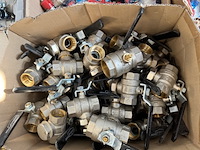 Partij kranen en afsluiters - afbeelding 10 van  21