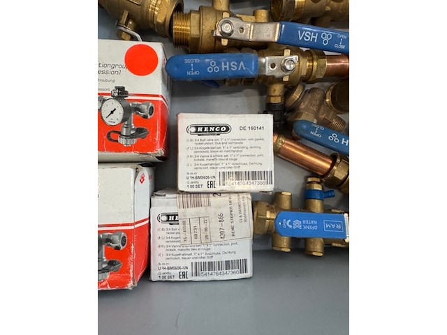 Partij kranen en afsluiters - afbeelding 14 van  21