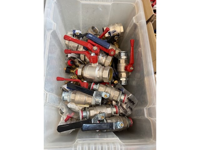 Partij kranen en afsluiters - afbeelding 15 van  21