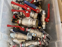 Partij kranen en afsluiters - afbeelding 15 van  21