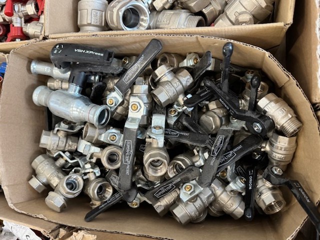 Partij kranen en afsluiters - afbeelding 18 van  21