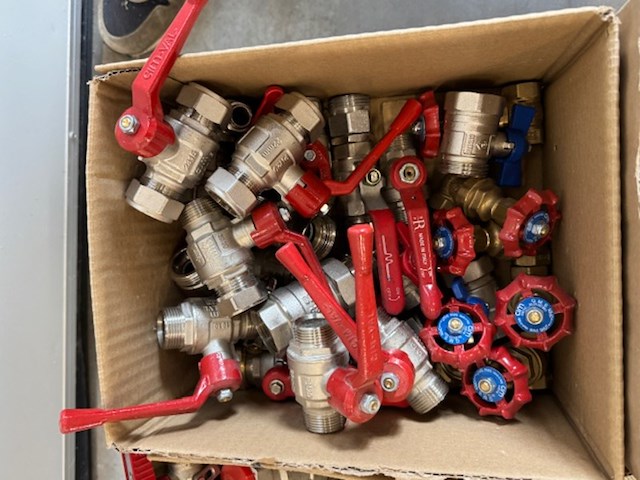Partij kranen en afsluiters - afbeelding 20 van  21