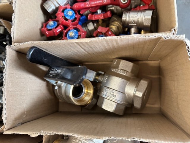 Partij kranen en afsluiters - afbeelding 21 van  21