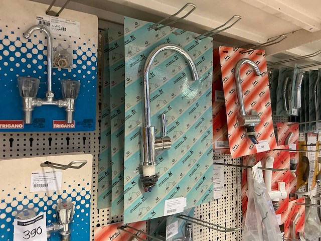 Partij kranen en toebehoren (45x) - afbeelding 2 van  29