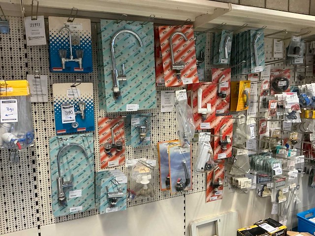 Partij kranen en toebehoren (45x) - afbeelding 1 van  29