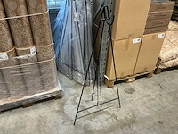 Partij kransen standaarden h120cm (21x) - afbeelding 1 van  4