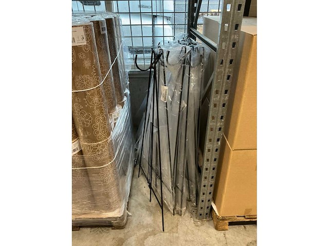 Partij kransen standaarden h120cm (21x) - afbeelding 3 van  4