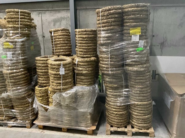 Partij kransen stro - afbeelding 2 van  8