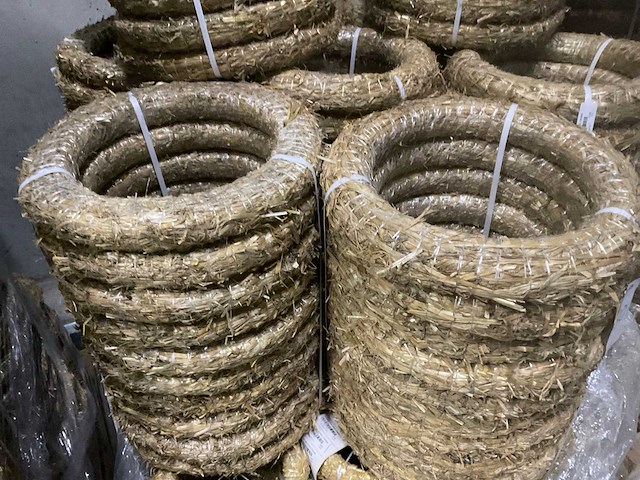 Partij kransen stro - afbeelding 5 van  8