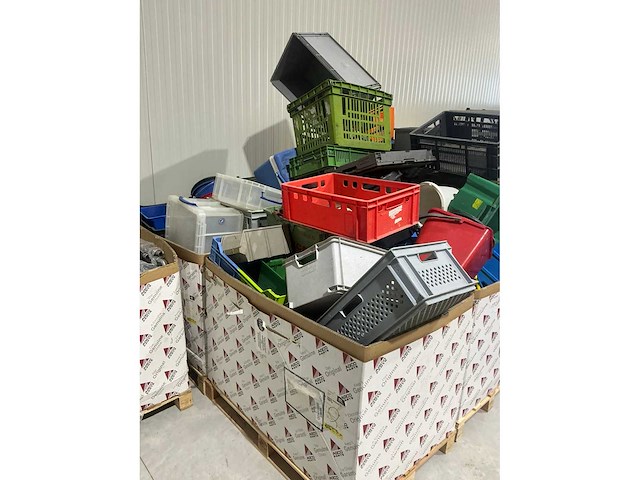 Partij kratten, emmers, stapelbakjes etcetera - afbeelding 2 van  7
