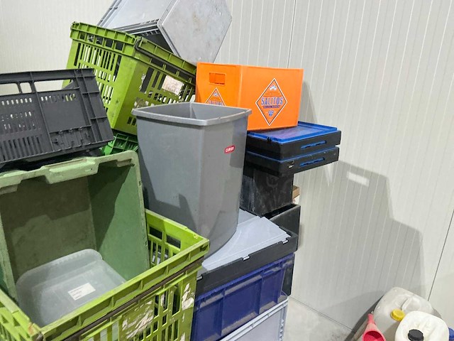 Partij kratten, emmers, stapelbakjes etcetera - afbeelding 7 van  7
