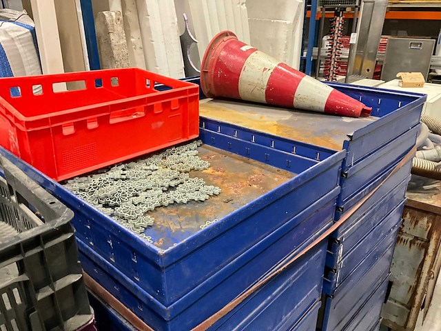 Partij kratten en bakken - afbeelding 2 van  3