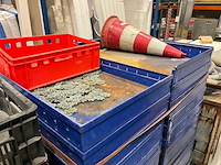 Partij kratten en bakken - afbeelding 2 van  3