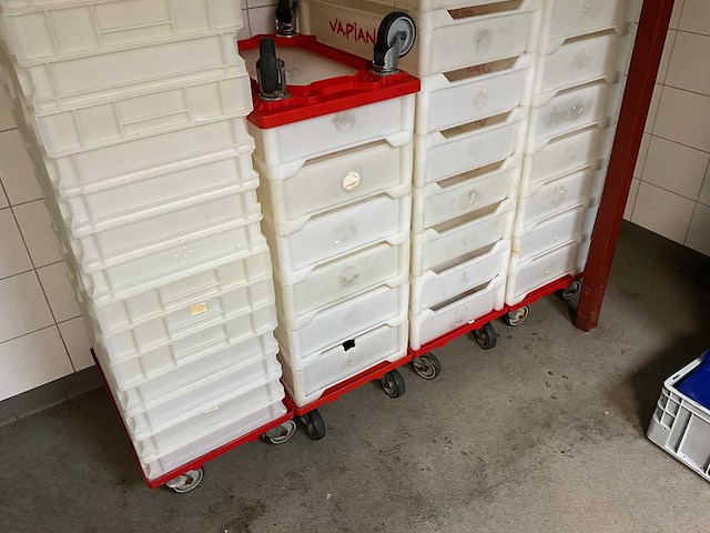 Partij kratten en dollies - afbeelding 2 van  3