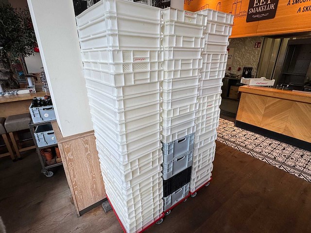 Partij kratten met trolleys - afbeelding 3 van  4
