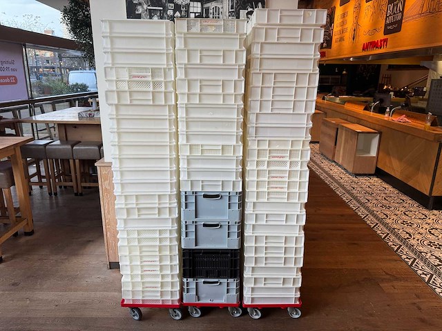 Partij kratten met trolleys - afbeelding 2 van  4