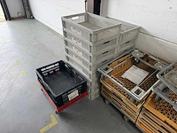 Partij kratten met trolleys - afbeelding 2 van  3