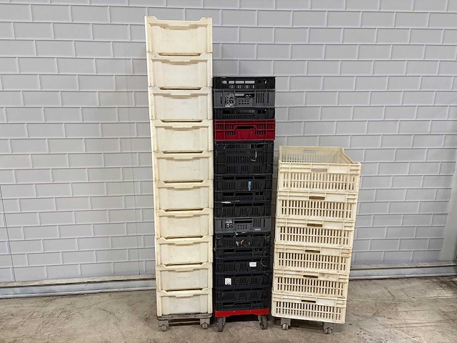 Partij kratten op transport dolly (30x) - afbeelding 1 van  3